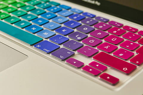 Mac, tastiera, computer, Mela, ufficio, lavoro, posto di lavoro, scrivania, pc, il computer portatile, Internet, taccuino, ingresso, macbook, lanciere, anno Domini, web, creativo, pubblicità, media, design, tecnologia, tecnologia wireless, tastiera del computer, comunicazione, avvicinamento, in casa, attrezzatura informatica, connessione, testo, vista dall'alto, lettera, nessuno, parte del computer, rosso, alfabeto, tasto del computer, messa a fuoco selettiva, 5K, CC0, dominio pubblico, privo di copyright