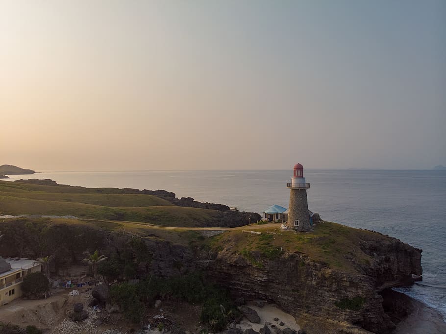 arquitectura, edifici, torre, far, Filipines, batanes, paisatge, cel, verd, aèria, mavic, dji, posta de sol, mar, a l'aire lliure, casa, habitatge, casa de camp, naturalesa, aigua, orientació, exterior de l'edifici, escenics - natura, horitzó sobre l’aigua, bellesa a la natura, platja, estructura construïda, horitzó, terra, escena tranquil·la, direcció, cap gent, 4K