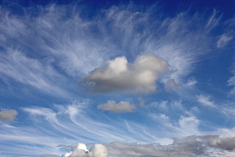 himmel, bakgrunn, skyer, humør, vær, blå, vær stemning, lys, sky - himmel, clouds, vind, natur, naturskjønnhet - natur, miljø, skjønnhet i naturen, atmosfære, hvit farge, ingen folk, rolig scene, meteorologi, ro, idylliske, dag, utendørs, pistrete, klima, ren, 5K, CC0, offentlig domene, opphavsrett gratis