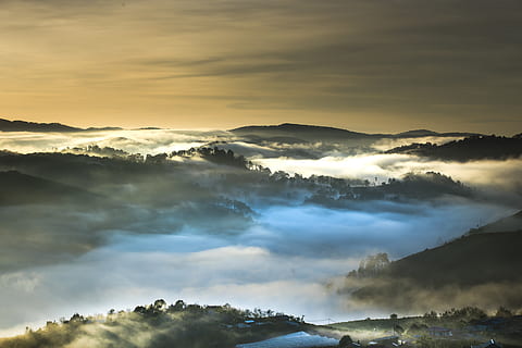 gunung berasap menutupi, awan, cloudscape, Fajar, dramatis, senja, malam, kabut, berkabut, tembakan sudut tinggi, pemandangan, gunung, alam, di luar rumah, indah, bayangan hitam, langit, gambar langit, matahari terbit, perjalanan, pohon, cuaca, keindahan di alam, awan - langit, scenics - alam, adegan yang tenang, ketenangan, matahari terbenam, tidak ada orang, idilis, lingkungan Hidup, pegunungan, adegan non-urban, langit yang dramatis, megah, puncak gunung, kabur, 8K, CC0, domain publik, bebas royalti