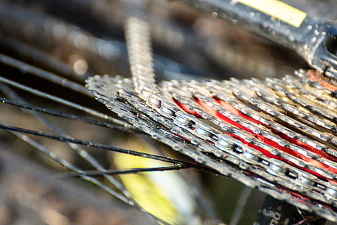 bicicleta, cadena, roda, ciclisme, enfocament selectiu, primer pla, tèxtil, cap gent, teixit, patró, centrar-se en primer pla, indústria, llana, dia, metall, material de fusta, naturalesa, a l'interior, fil, art i artesania, equipament, indústria tèxtil, treball, 5K, CC0, domini públic, lliure de regalies