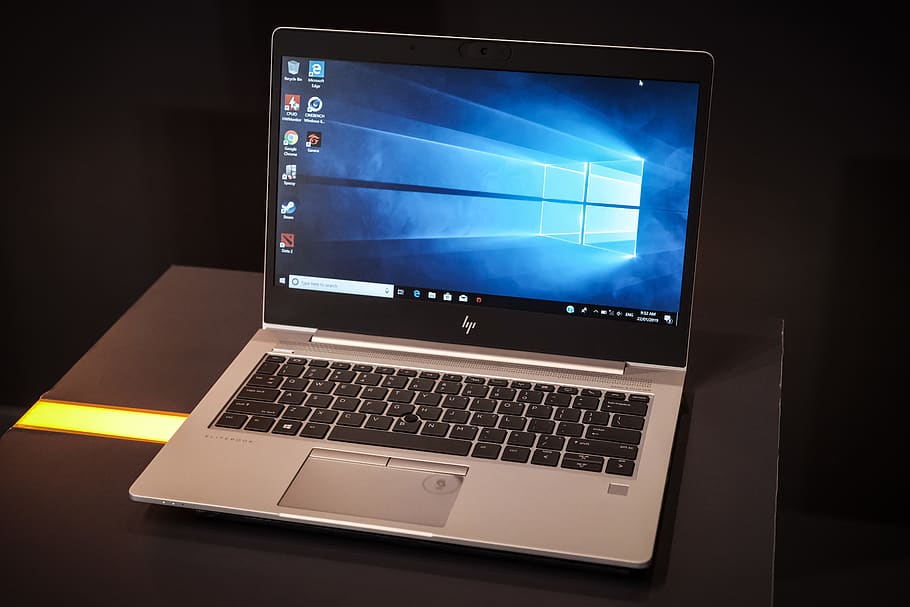portàtil, ordinador, electrònica, PC, maquinari, maquinari de l'ordinador, teclat d’ordinador, teclat, hp, amd laptop, Windows 10, pantalla, pantalla lcd, monitor, escriptori, ordinador de superfície, Tablet PC, seguretat, adaptador, tecnologia, tecnologia sense fils, connexió, comunicació, equips informàtics, monitor d’ordinador, a l'interior, cap gent, Internet, tir de l'estudi, xarxa d’ordinadors, portabilitat, dispositiu d’informació portàtil, color plata, il·luminat, fons negre, comunicacions globals, 5K
