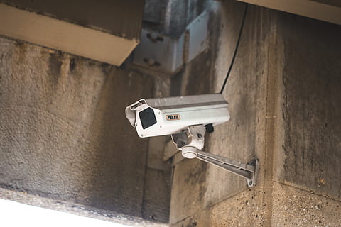Sicherheit, Kamera, Nocken, pelco, Technologie, Metall, drinnen, Überwachungskamera, Schutz, keine Leute, Nahansicht, Überwachung, Wandbau - Funktion, Sicherheitssystem, Verbindung, selektiver Fokus, Fokus auf den Vordergrund, Elektrizität, Fotografie-Themen, Tag, Kamera - Fotoausrüstung, Steuerung, Netzteil, elektrische Komponente, 4K, CC0, gemeinfrei, lizenzfrei