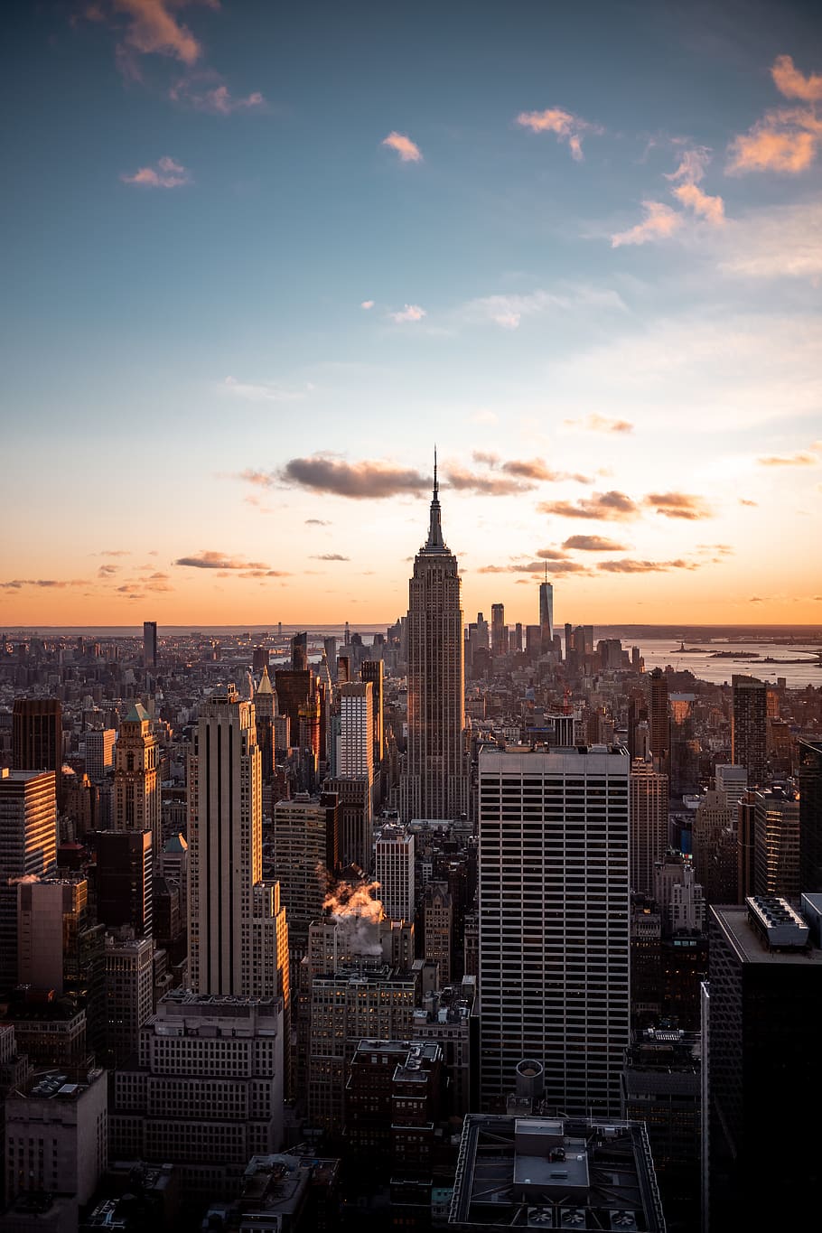Chrysler Tower, Gebäudehülle, die Architektur, gebaute Struktur, Himmel, Stadt, Stadtbild, Gebäude, Sonnenuntergang, große Höhe, Bürogebäude außen, Wolkenkratzer, wolke - himmel, Reiseziele, Menge, Turm, Tourismus, Innenstadt, Wohngegend, überfüllt, modern, Finanzviertel, draußen, 5K