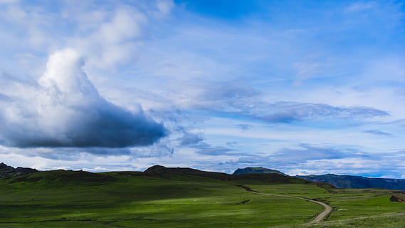 Islandia, paisatge, núvols, cloudscape, camp, vista, núvol, cel, skyscape, perfecte, viatjar, aventura, explorar, somiador, somni, de somni, naturalesa, fons de pantalla, sony, núvol - cel, escenics - natura, bellesa a la natura, muntanya, medi ambient, escena tranquil·la, tranquil·litat, escena no urbana, herba, color verd, cap gent, planta, dia, idíl·lic, terra, Serra, a l'aire lliure, paisatge rodant, cim de muntanya, 5K, CC0, domini públic, lliure de regalies