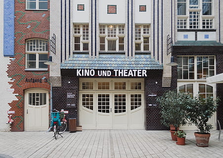 Vokietija, berlin, edificio, fachada, ir Andersonas, teatras, architektūra, alemanija, miestas, miesto, ciudad, calle, gatvė, pastatas, pastato išorė, pastatyta struktūra, realūs žmonės, langas, tekstą, dviračiu, transportavimas, žmonių, dieną, įėjimas, vyrai, sausumos transporto priemonė, moterys, Vakarų scenarijus, gyvenimo būdą, komunikacijos, lauke, 4K, CC0, Viešasis domenas, nemokamai