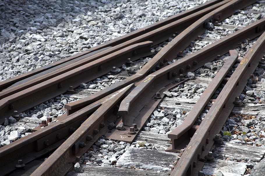 camins, tren, baranes, ferrocarril, vies del ferrocarril, pista, transport per ferrocarril, transport, dia, cap gent, metall, arquitectura, transport públic, naturalesa, a l'aire lliure, connexió, vista d’angle alt, sòlid, manera de transport, estructura construïda, grava, corbata de ferrocarril, rock, rock - object, 2K