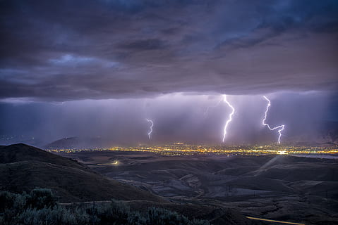 lynnedslag, skyer, aften, lyn, lang eksponering, regn, himmel, storm, magt i naturen, sky - himmel, strøm, tordenvejr, skønhed i naturen, storm sky, advarselsskilt, miljø, skilt, forked lightning, dramatisk himmel, natur, ingen mennesker, landskab, scenics - natur, overskyet, ekstremt vejr, ildevarslende, elektricitet, udendørs, 5K, CC0, offentligt domæne, royaltyfrie