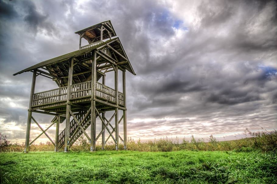 escènic, vista, camp, abandonat, arquitectura, edifici, núvols, construcció, la llum del dia, herba, hdr, Estar atent, prats, naturalesa, cobert, cel, núvol - cel, estructura construïda, terra, tempesta, núvol, planta, medi ambient, torre, paisatge, cap gent, a l'aire lliure, història, núvol de tempesta, exterior de l'edifici, ominós, 5K