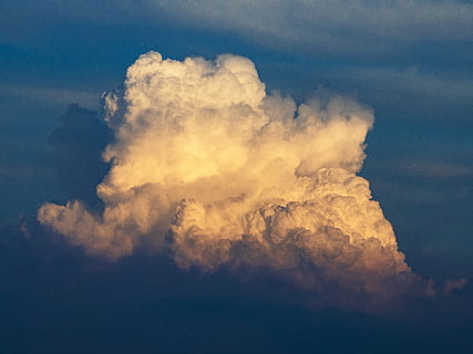 nubes de fiesta, nube - cielo, cielo, belleza en la naturaleza, naturaleza, nadie, tranquilidad, humo - estructura fisica, ambiente, paisajes - naturaleza, al aire libre, escena tranquila, día, paisaje de nubes, mullido, idílico, azul, cuestiones ambientales, vista de ángulo bajo, blandura, poder en la naturaleza, 4K, CC0, dominio público, libre de derechos