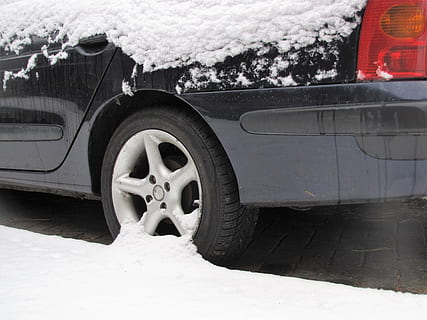 snowbound, transportform, transportmidler, land køretøj, motor køretøj, dæk, hjul, sne, kold temperatur, vinter, bil, natur, stationær, dag, hvid farve, ingen mennesker, udendørs, parkering, Frosset, rejse, sportsvogn køretøj, sner, 2K, CC0, offentligt domæne, royaltyfrie