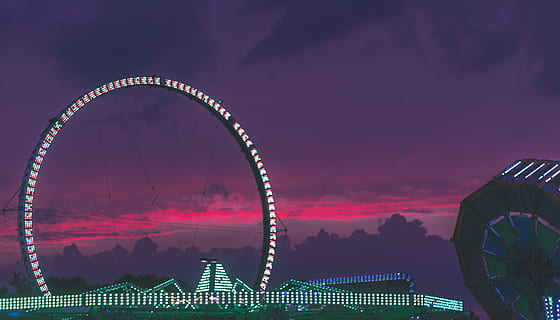 obra de la noria, rueda de la fortuna, actividades de ocio, parque de atracciones, pueblo, urbano, edificio, ciudad, gris, al aire libre, noche, cielo, nube - cielo, arquitectura, estructura construida, exterior del edificio, naturaleza, nadie, destinos de viaje, paseo en el parque de diversiones, iluminado, belleza en la naturaleza, oscuridad, paisajes - naturaleza, cultura de las artes y entretenimiento, púrpura, paisaje urbano, cielo romantico, 5K, CC0, dominio público, libre de derechos