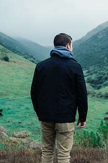 model, potret, jaket, hujan, air, basah, kabut, gunung, bukit, rumput, hijau, tampilan belakang, satu orang, orang sungguhan, kegiatan waktu luang, alam, gaya hidup, hari, tanah, laki-laki, keindahan di alam, scenics - alam, kedudukan, adegan non-urban, menanam, panjang tiga perempat, fokus pada latar depan, pemandangan, lingkungan Hidup, di luar rumah, melihat pemandangan, pakaian hangat, 5K, CC0, domain publik, bebas royalti