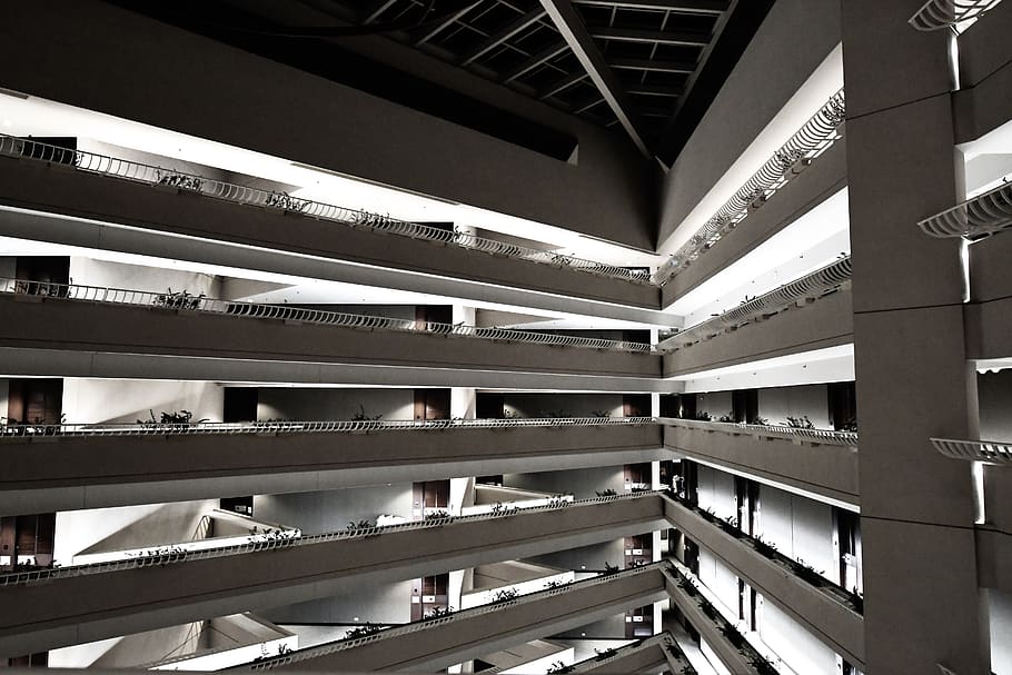 edificio strutturale bianco, costruzione, architettura, alloggiamento, hotel pan-pacifico, Singapore, lucernario, finestra, interno, corridoio, struttura, pilastro, piani, storie, modello, Hotel, buio, immenso, calcestruzzo, geometrico, in casa, nessuno, mensola, struttura costruita, metallo, formazione scolastica, grande gruppo di oggetti, sfondi, Inquadratura dal basso, stanza domestica, fotogramma intero, ripetizione, magazzino, giorno, abbondanza, vuoto, di fila, soffitto, 5K