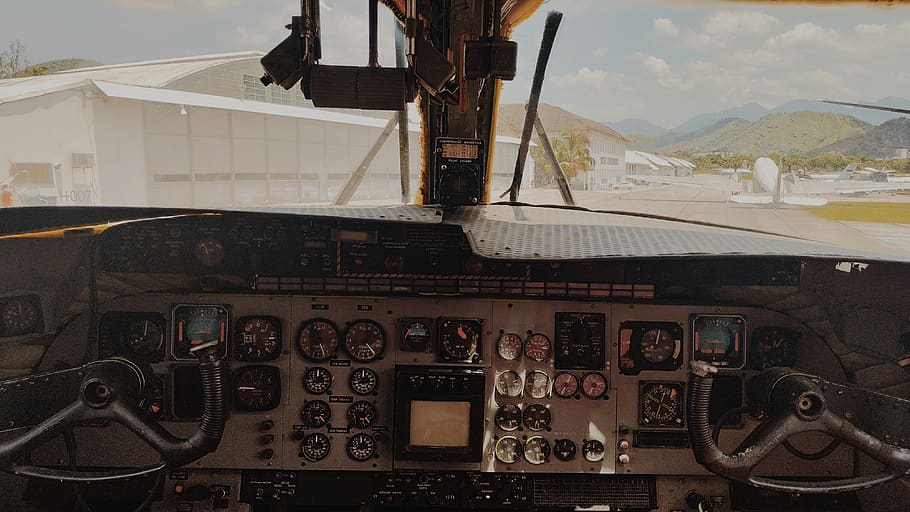 endins, controlador, vista en pla, cabina, av. marechal fontenele, Brasil, campo dos afonsos, transport, vehicle, tren, aeroport, avió, avions, camp d’avió, finestra, búfala, Força Aèria brasilera, bufalo, militar, pilot, línia aèria, fab, control, vehicle aeri, interior del vehicle, manera de transport, viatjar, tecnologia, panell de control, cap gent, dia, arquitectura, vidre - material, muntanya, a l'aire lliure, panell, naturalesa, cotxe, parabrisa, indústria aeroespacial, 4K