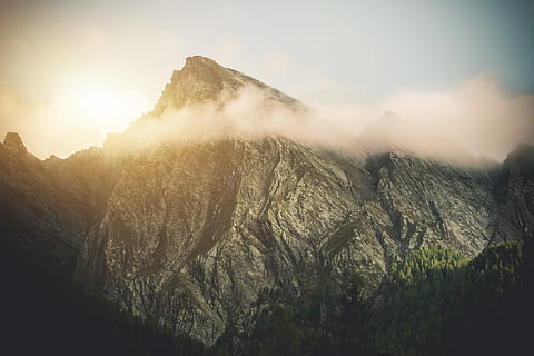 pico de la montaña, alcanzando, nubes, amanecer, luz, noche, niebla, brumoso, caminata, paisaje, ligero, montaña, naturaleza, escénico, cielo, Dom, puesta de sol, arboles, Valle, belleza en la naturaleza, escena tranquila, paisajes - naturaleza, tranquilidad, escena no urbana, ambiente, planta, nadie, cordillera, árbol, idílico, nube - cielo, tierra, día, al aire libre, formación, 5K, CC0, dominio público, libre de derechos