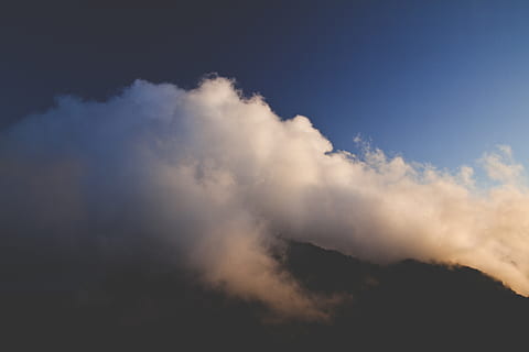 Wolkengebilde, Wolken, Himmel, Wolken Himmel, bewölkter Himmel, Natur, Atmosphäre, atmosphärisch, Szene, Gott, paradiesisch, wolke - himmel, Schönheit in der Natur, Szenen - Natur, Ruhe, ruhige Szene, keine Leute, Flachwinkelansicht, idyllisch, draußen, Tag, Nicht-städtische Szene, majestätisch, Umgebung, Berg, kopieren sie platz, weiße Farbe, Meteorologie, 4K, CC0, gemeinfrei, lizenzfrei