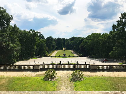 Feld, Wolke, Blau, Himmel, Brunnen, Baum, Grün, Balance, Symmetrie, symmetrisch, Garten, Palast von Sanssouci, Berlin, Wald, Pflanze, die Architektur, wolke - himmel, gebaute Struktur, Natur, Tag, grüne Farbe, Wachstum, Geschichte, keine Leute, die Vergangenheit, Gebäudehülle, Wasser, Reiseziele, Reise, Park, draußen, 4K, CC0, gemeinfrei, lizenzfrei