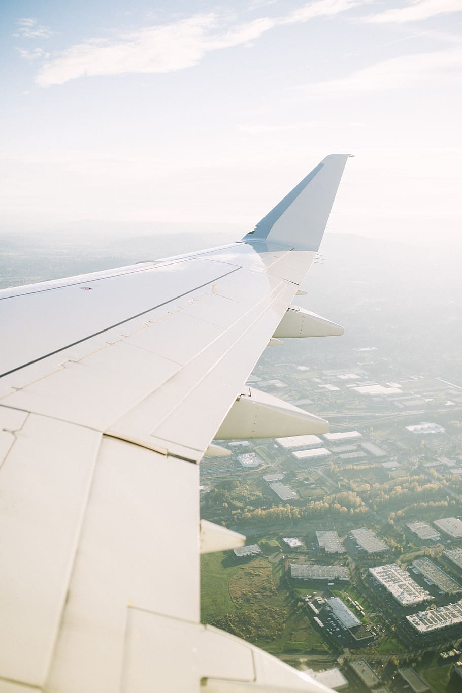 aripă dreaptă, avion, vehiculul aerian, zbor, aripă de aeronave, mijloc de transport, transport, călătorie, cer, zi, natură, nici o persoana, în mișcare, mişcare, la mijlocul-aer, în aer liber, mediu inconjurator, nor - cer, arhitectură, frumusețe în natură, Industrie aerospatiala, 5K