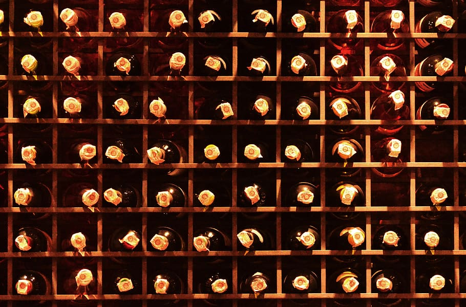 Regale, Wein, Flaschen, Muster, Textur, gestapelt, Bar, Sammlung, in einer Reihe, Alkohol, Regal, drinnen, Flasche, große gruppe von gegenständen, Fülle, Weinflasche, Erfrischung, Getränk, Keller, keine Leute, Essen und Trinken, Container, Weinkeller, Ablagefach, Weingut, Gestell, die Architektur, Auftrag, Wein machen, 4K