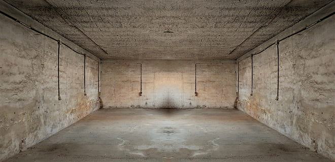 leeren, verlassen, Warenhaus, die Architektur, Box, Fabrik, Tiefe, wirft, geschlossen, Hintergrund, Tapete, Zement, Leitungen, Beleuchtung, Innerhalb, Spiegel, dunkel, symmetrisch, drinnen, Wandbau - Funktion, Gebäude, keine Leute, Abwesenheit, gebaute Struktur, alt, Beton, Wand, Industrie, Decke, Bodenbelag, Tür, Gang, Tunnel, Tag, Geschichte, beengter Raum, 5K, CC0, gemeinfrei, lizenzfrei