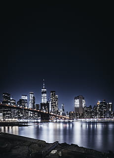 tændte brolys, nat, vand, arkitektur, bygget struktur, bygning udvendig, by, belyst, himmel, landskab, skyskraber, bygning, by skyline, bybilledet, kontorbygning udvendig, havnefronten, moderne, rejsemål, natur, tårn, høj - høj, ingen mennesker, udendørs, finansdistrikt, 5K, CC0, offentligt domæne, royaltyfrie