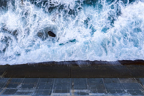 disjoncteurs à ondes blanches, eau, mouvement, sport, mer, vague, éclaboussures, personne, la nature, beauté dans la nature, pouvoir dans la nature, journée, sport aquatique, Puissance, en plein air, paysages - nature, mouvement flou, vue grand angle, front de mer, rupture, eau qui coule, frappe, 4K, CC0, domaine public, libre de droits