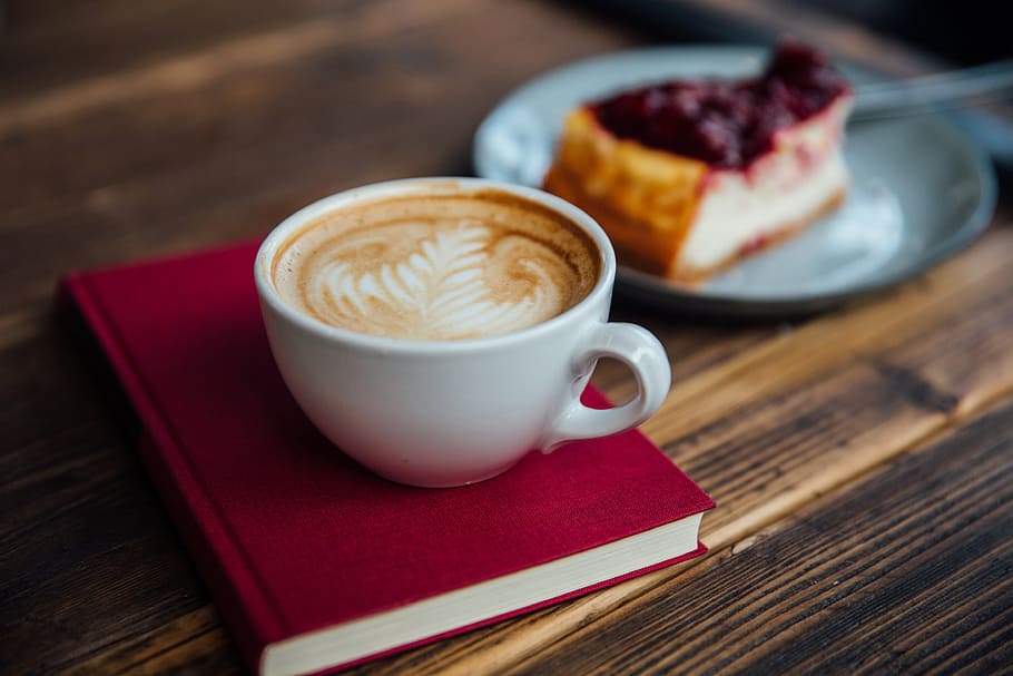 art latte, llibre de fotos, flatlay, restaurant, menjar i beguda, beure, cafè - beguda, tassa, cafè, refresc, tassa de cafè, menjar, beguda calenta, latte, centrar-se en primer pla, plat, cappuccino, beguda espumosa, natura morta, cap gent, material de fusta, vaixella, cafeteria, esmorzar, gra de fusta, 4K