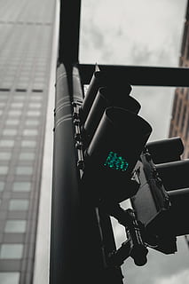 semafori, Denver, prospettiva, semaforo, concentrarsi sulle conoscenze acquisite, nessuno, avvicinamento, giorno, tecnologia, all'aperto, controllo, Inquadratura dal basso, struttura costruita, architettura, bicicletta, attrezzatura, assenza, finestra, natura, vetro - materiale, segnale stradale, industria, 5K, CC0, dominio pubblico, privo di copyright