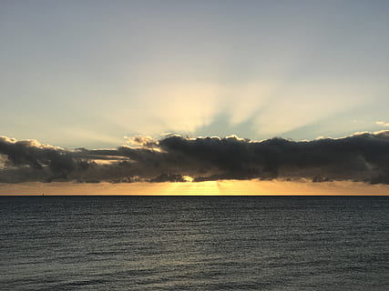 Irland, e Pier, Himmel, Meer, Wasser, wolke - himmel, Szenen - Natur, Schönheit in der Natur, Sonnenuntergang, Ruhe, Horizont, ruhige Szene, Horizont über Wasser, Ufergegend, Natur, keine Leute, idyllisch, draußen, Nicht-städtische Szene, orange Farbe, Fernbedienung, bedrohlich, 4K, CC0, gemeinfrei, lizenzfrei
