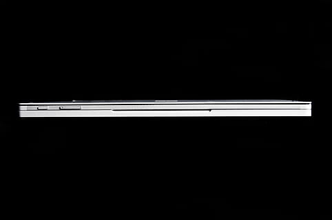 επιφανειακό βιβλίο, microsoft, κλειστό, εμπρός, τεχνολογία, ΦΟΡΗΤΟΣ ΥΠΟΛΟΓΙΣΤΗΣ, υπολογιστή, μαύρο και άσπρο, δισκίο, σημειωματάριο, αντίγραφο διάστημα, μεμονωμένο αντικείμενο, εντός κτίριου, χωρίς κόσμο, shot στούντιο, σκοτάδι, μαύρο χρώμα, μαύρο φόντο, μέταλλο, κόβω, φως - φυσικό φαινόμενο, άνθρωπος αντικείμενο, επιχείρηση, ο άνθρωπος, φωτεινός, άσπρο χρώμα, λιανεμποριο, σκοτεινό δωμάτιο, ασημί χρώμα, καταναλωτισμού, 2K, CC0, δημόσιος τομέαςα, χωρίς δικαιώματαe