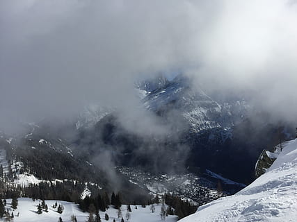 muntanya coberta de neu, naturalesa, a l'aire lliure, gel, arbre, planta, abies, avet, neu, chamonix-mont-blanc, França, Serra, humà, persona, núvol, glacera, ocell, animal, barana, muntanya, hivern, temperatura de fred, bellesa a la natura, escenics - natura, medi ambient, cel, boira, escena tranquil·la, dia, tranquil·litat, fum - estructura física, paisatge, núvol - cel, muntanya nevada, poder a la natura, clima extrem, 2K, CC0, domini públic, lliure de regalies