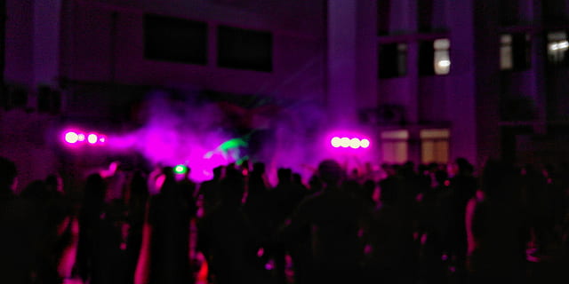explorador, llums, nit, ballant, gent, rosa, universitat, comiat, dansa, festa, neó, multitud, gran grup de persones, cultura i entreteniment artístic, música, il·luminat, vida nocturna, grup de persones, diversió, esdeveniment, escenari - espai de rendiment, silueta, rendiment, festa - esdeveniment social, etapa, equips d’il·luminació, llum, discoteca, emoció, Festival, porpra, festival de música, 4K, CC0, domini públic, lliure de regalies