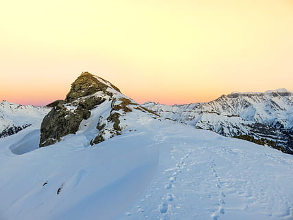 grigio, montagne, coperto, bianca, la neve, altitudine, nuvole, freddo, luce del giorno, brina, congelato, alto, ghiaccio, paesaggio, vette, natura, picchi, panoramico, cielo, montagna innevata, nevoso, inverno, paesaggio invernale, temperatura fredda, bellezza nella natura, scenics - natura, montagna, scena tranquilla, la tranquillità, tramonto, scena non urbana, idilliaco, ambiente, nessuno, Colore bianco, neve alta, tempo estremo, picco di montagna, neve polverosa, 4K, CC0, dominio pubblico, privo di copyright