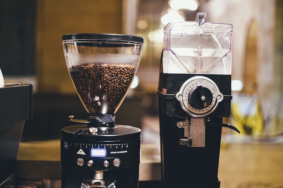 cafetera negra, beure, menjar i beguda, refresc, primer pla, centrar-se en primer pla, vidre, a l'interior, taula, transparent, cafè, natura morta, cafè - beguda, cap gent, frescor, tecnologia, copa, vidre - material, temes de fotografia, comunicació, 4K