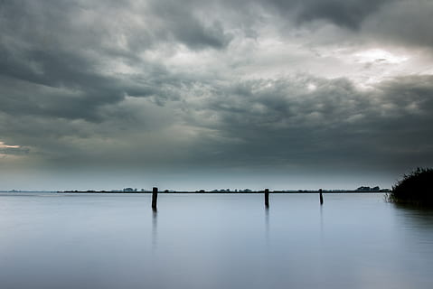lago, esposizione, piatto, specchio, tramonto, acqua, natura, paesaggio, cielo, nuvole, panoramico, riflessione, luce, estate, blu, nuvola - cielo, bellezza nella natura, scenics - natura, scena tranquilla, lungomare, la tranquillità, nuvoloso, mare, scena non urbana, tempesta, nuvola temporalesca, nessuno, giorno, all'aperto, 4K, CC0, dominio pubblico, privo di copyright