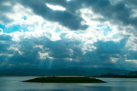 Wolken, Landschaft, Himmel, Natur, Baum, Gras, Dämmerung, Nebel, Meer, wunderschönen, Atmosphäre, Hügel, Berge, Sturm, See, Fantasie, Nacht-, Wald, Blitz, Dunst, Berg, Reflexion, wolke - himmel, Wasser, Schönheit in der Natur, Szenen - Natur, ruhige Szene, Ruhe, keine Leute, Tag, draußen, idyllisch, Nicht-städtische Szene, Umgebung, 5K, CC0, gemeinfrei, lizenzfrei