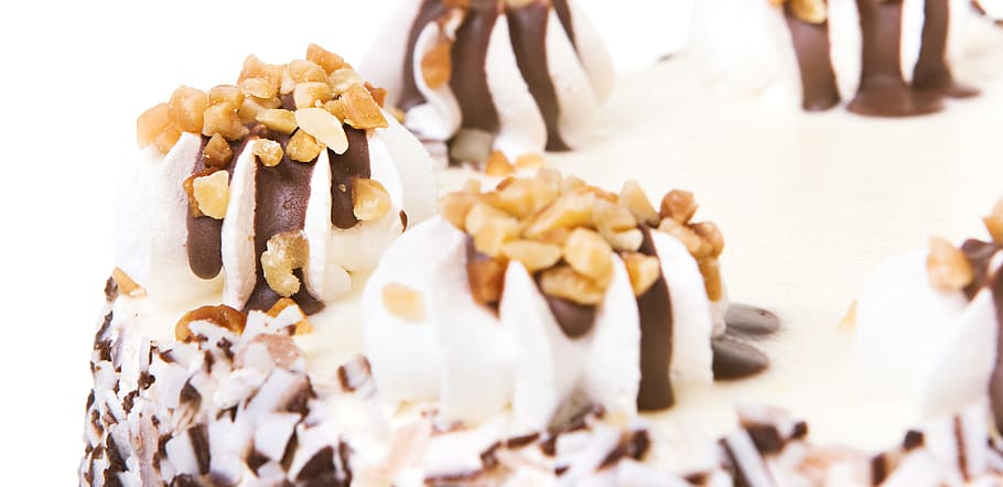 enfornar, pastís, caramels, crema, crosta, cupcake, productes lactis, postres, dieta, menjar, beure, engreix, aïllat, ningú, pastisseria, berenar, dolç, torte, blanc, saborós, menjar i beguda, xocolata, menjar dolç, nou, ametlla, frescor, nou - aliments, a l'interior, anacard, primer pla, cap gent, benestar, enfocament selectiu, alimentació saludable, pansa, indulgència, llavor, temptació, 4K
