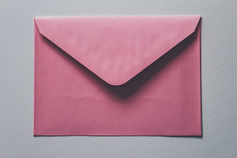 pink konvolut, kuvert, post, boks, luftpost, lykønskningskort, postkort, vokssegl, hjerte, brev, tekst, letterbox, postkasse, våben, klinge, brevåbner, kniv, trofæ, guldmedalje, guld, lyserød farve, papir, direkte over, indendørs, studio skud, ingen mennesker, stilleben, positive følelser, kopiere plads, tæt på, kærlighed, emotion, tekstil, hvid baggrund, enkelt objekt, hjerte form, høj vinkel visning, kreativitet, Kunst og håndværk, blank, valentins dag - ferie, 5K, CC0, offentligt domæne, royaltyfrie
