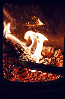 falò screengrab, fuoco, fiamma, ardente, calore - temperatura, fuoco - fenomeno naturale, legna, ceppo, legna da ardere, avvicinamento, legno - materiale, nessuno, natura, cibo e bevande, movimento, cibo, camino, raggiante, colore arancione, notte, preparazione, falò, fuoco di bivacco, 5K, CC0, dominio pubblico, privo di copyright