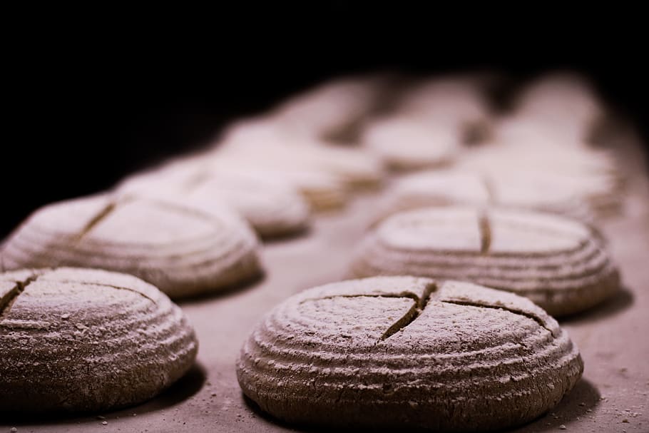 kulaté bílé doug, chléb, jídlo, cukroví, cukrovinky, suchar, cookie, Francie, murat, du pain et des jeux pekárna, pekařství, přejít, řemeslo, ruční, bochník chleba, bochník, drsný, organické pekařství, organický, kvásku, cantal, jídlo a pití, sladké jídlo, černé pozadí, požitek, detail, pečený, uvnitř, pokušení, sladký, nikdo, dezert, studio shot, svěžest, připraven jíst, selektivní zaměření, nezdravé stravování, stálý život, zaměřit se na popředí, francouzské jídlo, 5K