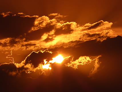 matahari terbenam, malam, merah, awan, matahari, suasana hati, langit, senja, mengesankan, awan - langit, latar belakang, suasana, sinar matahari, keindahan di alam, langit yang dramatis, cloudscape, alam, kuning, scenics - alam, warna cerah, lingkungan Hidup, idilis, perasaan kagum, tidak ada orang, megah, angin, di luar rumah, abstrak, terang, gelap, iklim, meteorologi, terang benderang, 4K, CC0, domain publik, bebas royalti