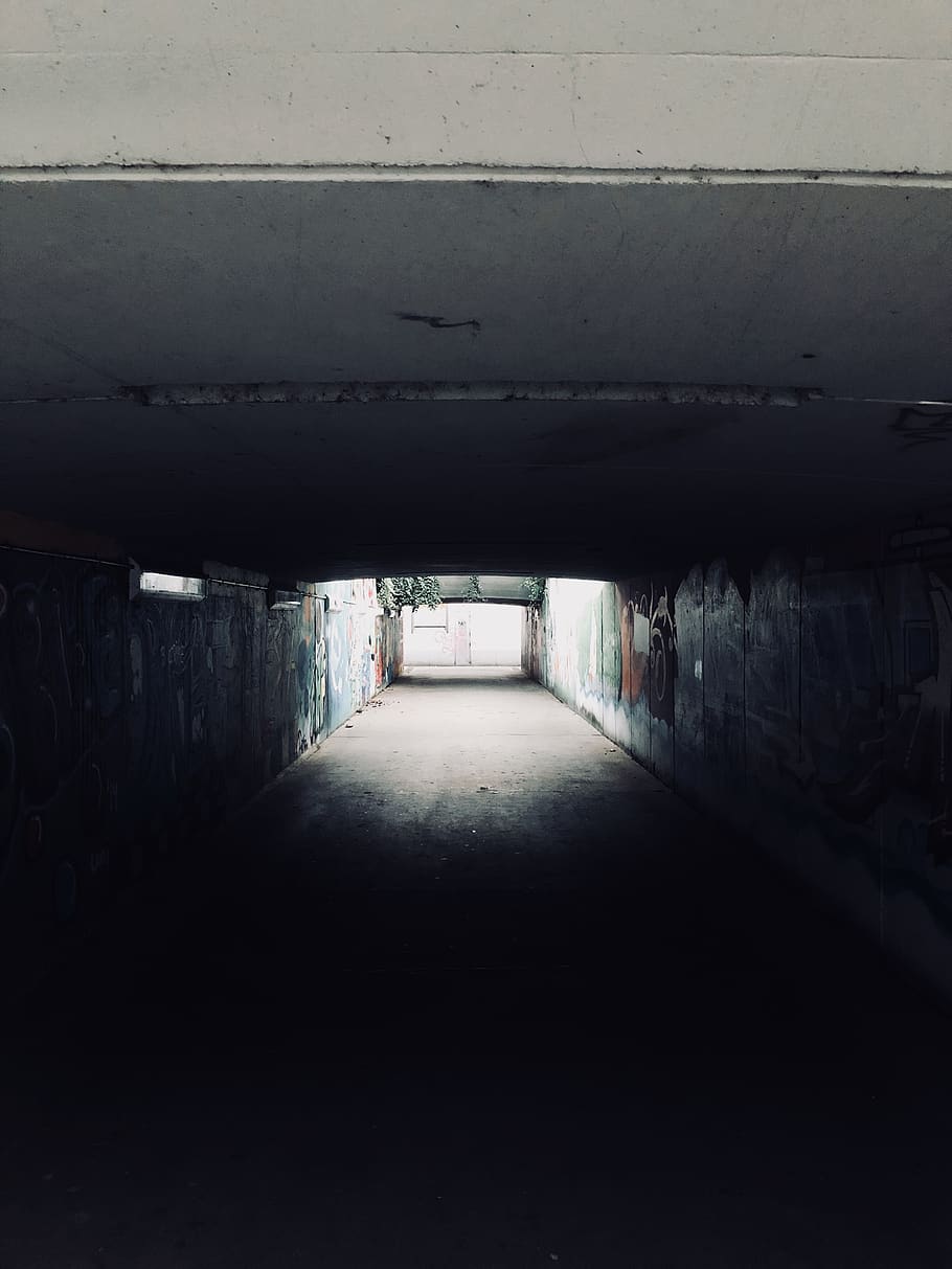 interiér podjezdu, tunel, Německo, bingen am rhein, hindenburganlage, město, ulice, záře, stín, světlo, cestovní ruch, podzemí, temný, slabé světlo, okolní, Šedá, tmavozelený, městský život, rostlin, městský, architektura, cesta vpřed, směr, stavba, nástěnný prvek, uvnitř, nikdo, světlo na konci tunelu, strop, prázdný, den, perspektiva, budova, zeď, pasáž, přeprava, koridor, podjezd, dlouho, parkovací garáž, 4K