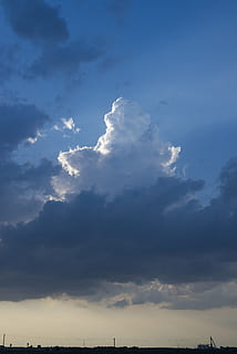 des nuages, ciel, bleu, Soleil, été, champ, large, ouvrir, orage, nuage - ciel, beauté dans la nature, paysages - nature, tranquillité, scène tranquille, la nature, personne, en plein air, faible angle de vue, journée, idyllique, lumière du soleil, environnement, le coucher du soleil, scène non urbaine, silhouette, paysage, diffusion, météorologie, 5K, CC0, domaine public, libre de droits