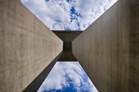 most, pilíř, Podpěra, podpora, nebe, mraky, budova, architektura, beton, cement, vysoký, výška, mrak - nebe, Příroda, nikdo, voda, stavba, den, odraz, venku, symetrie, přímo pod, spojení, nízký úhel pohledu, zeď, most - mužská konstrukce, architektonický sloup, 5K, CC0, veřejná doména, bez autorských práv