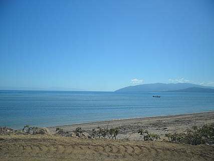 Timor-Leste, Himmel, Wasser, Meer, Szenen - Natur, ruhige Szene, Schönheit in der Natur, Ruhe, Land, Blau, kopieren sie platz, Strand, klarer Himmel, Horizont, Natur, Tag, Horizont über Wasser, Nicht-städtische Szene, idyllisch, Pflanze, keine Leute, draußen, 4K, CC0, gemeinfrei, lizenzfrei