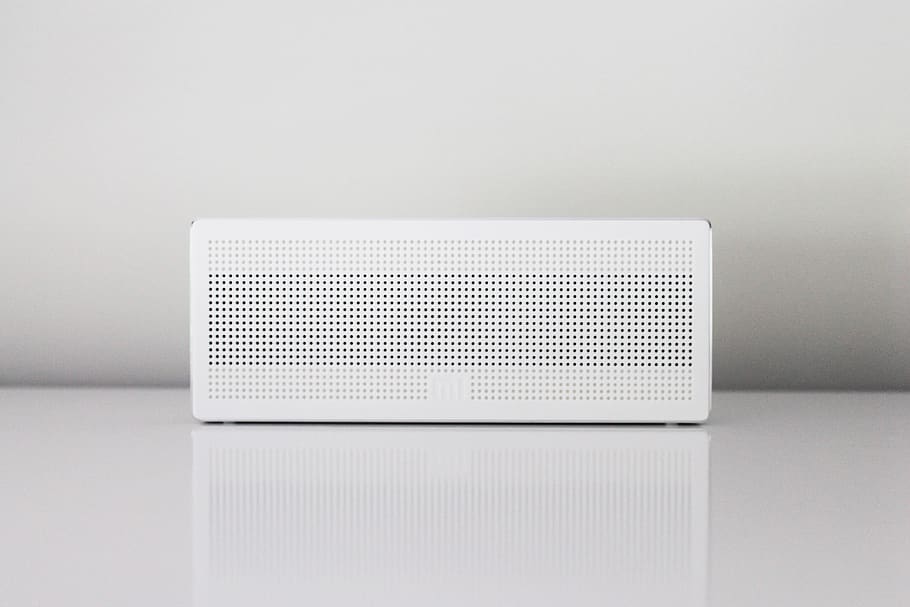 altaveu, moll, àudio, objectes, blanc, tecnologia, a l'interior, Color blanc, tir de l'estudi, sol objecte, cap gent, fons blanc, còpia espai, gris, cultura i entreteniment artístic, senzillesa, comunicació, connexió, primer pla, fons gris, taula, patró, tallar, forma, arranjament, 4K