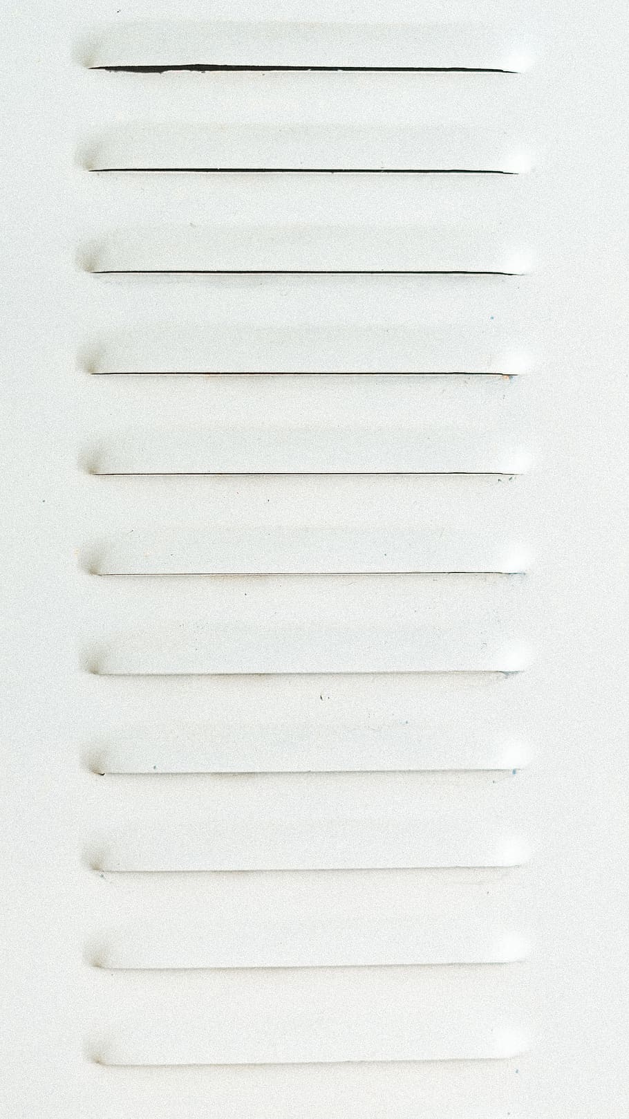rechteckig, Weiß, Metallplatte, Nahansicht, keine Leute, drinnen, in einer Reihe, weiße Farbe, Muster, Hintergründe, texturiert, Metall, Studioaufnahme, Wiederholung, einzelnes Objekt, Tag, Vollbild, Kunst und Handwerk, direkt darüber, Büro, Anordnung, Einfachheit, leer, 5K