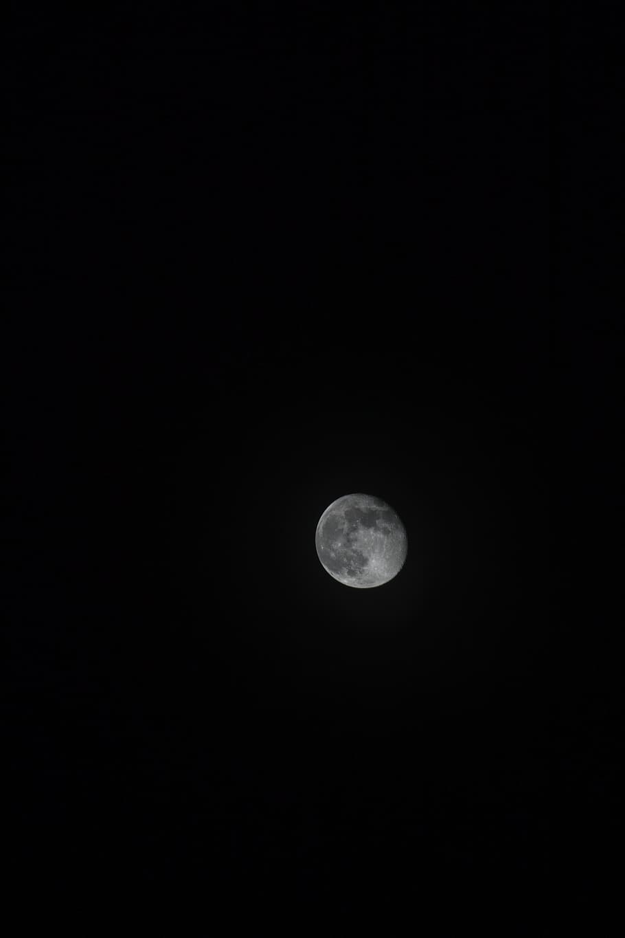 lluna a la nit, naturalesa, a l'aire lliure, lluna, espai, nit, astronomia, univers, espai exterior, Londres, la lluna, Regne Unit, cel, lluna plena, fosc, aigua, oceà, mar, línia de costa, Costa, platja, bellesa a la natura, escenics - natura, cap gent, tranquil·litat, escena tranquil·la, còpia espai, Lluna planetària, idíl·lic, vista d’angle baix, majestuós, astrologia, espai i astronomia, llum de la lluna, 5K