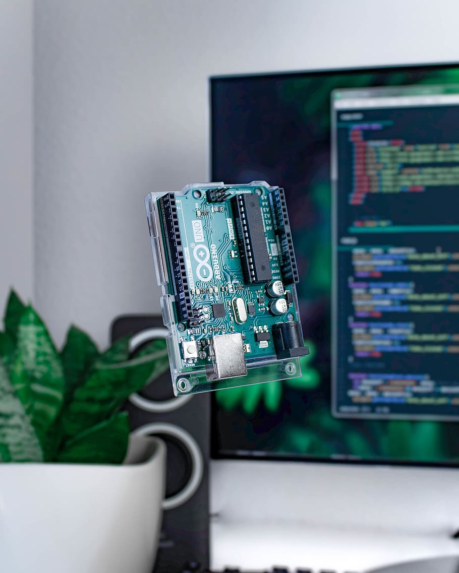 electrònica, ordinador, xip electrònic, maquinari, monitor, rellotge de polsera, pantalla, tecnologia, pirateria, configuració, programació, arduino, codificació, circuit, Hightech, pantalla lcd, maquinari de l'ordinador, CPU, a l'interior, cap gent, primer pla, comunicació, connexió, modern, taula, color verd, targeta de circuits, centrar-se en primer pla, equips informàtics, indústria electrònica, natura morta, part de l’ordinador, enfocament selectiu, equipament, tecnologia sense fils, xip d’ordinador, 4K